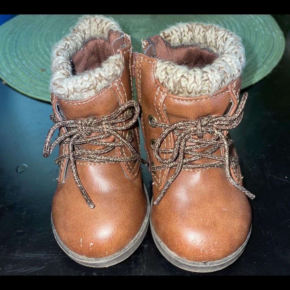 Unisex size 4 brown zip boots!! EUC! Boy or girl!